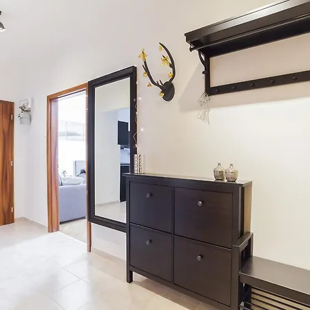 Modern Living In The Centre Of アパート